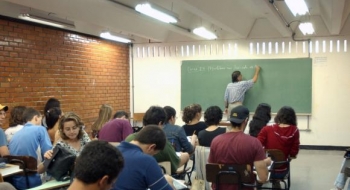 Carreira de professor desperta cada vez menos o interesse de jovens